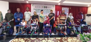 Yayasan GVF Berikan Kursi ke Penyandang Disabilitas di Kutim