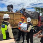 Brimob Polda Kaltim Evakuasi Warga Terdampak Banjir di Tujuh Desa Kabupaten Berau