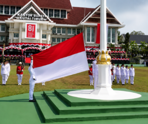 Dua Pekan Berlatih, Andri Benyamin Sukses Jalankan Tugas Pembentang Bendera HUT RI di Kutim