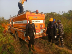 Satu Hektare Lahan di Singa Gembara Terbakar, Petugas Waspadai Bara Api