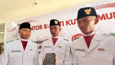 Andri Benyamin dari SMA Negeri 1 Sangatta Selatan sebagai pembentang bendera, Marten Ozi Fery Febrian Wejaya dari SMA Negeri 1 Muara Wahau sebagai Danpok, serta Mettew Alin Grifith dari SMA Negeri 2 Sangatta Utara sebagai penggerek bendera.