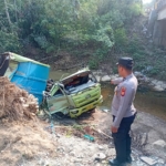 Diduga Rem Blong, Truk Bermuatan Koral Alami Kecelakaan di Bengalon