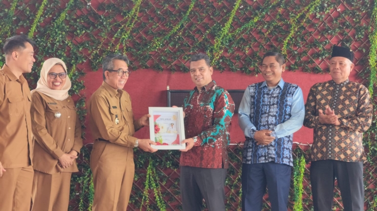 Tiga Camat di Kutim Resmi Purna Tugas, Bupati Ardiansyah Beri Apresiasi