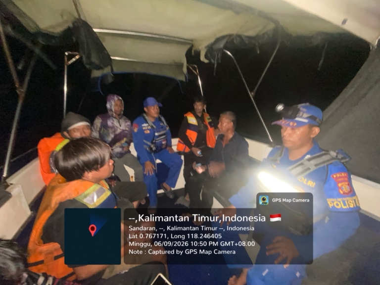 Kapal Pemancing Terbalik di Perairan Susuk, Polairud Kutim Berhasil Selamatkan Enam Orang