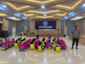 Polres Kutim Kenalkan Tugas Polisi dan Bahaya Bullying kepada 64 Anak TK Mutiara Islam Al Ittiba