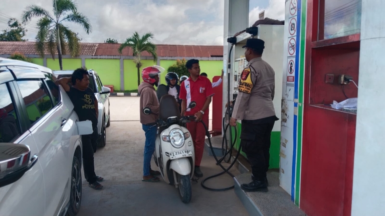 Pantau Stok dan Cegah Pengetap, Polsek Sangatta Utara Cek Sejumlah SPBU