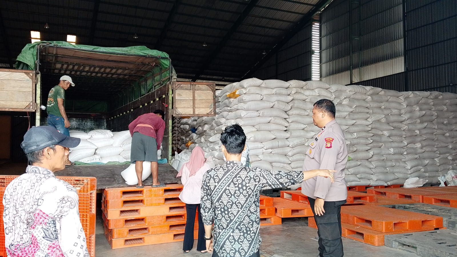 PT DSN Group Kirim 9,9 Ton Jagung Pipil ke Gudang Bulog Samarinda, Hasil Kemitraan Polsek
